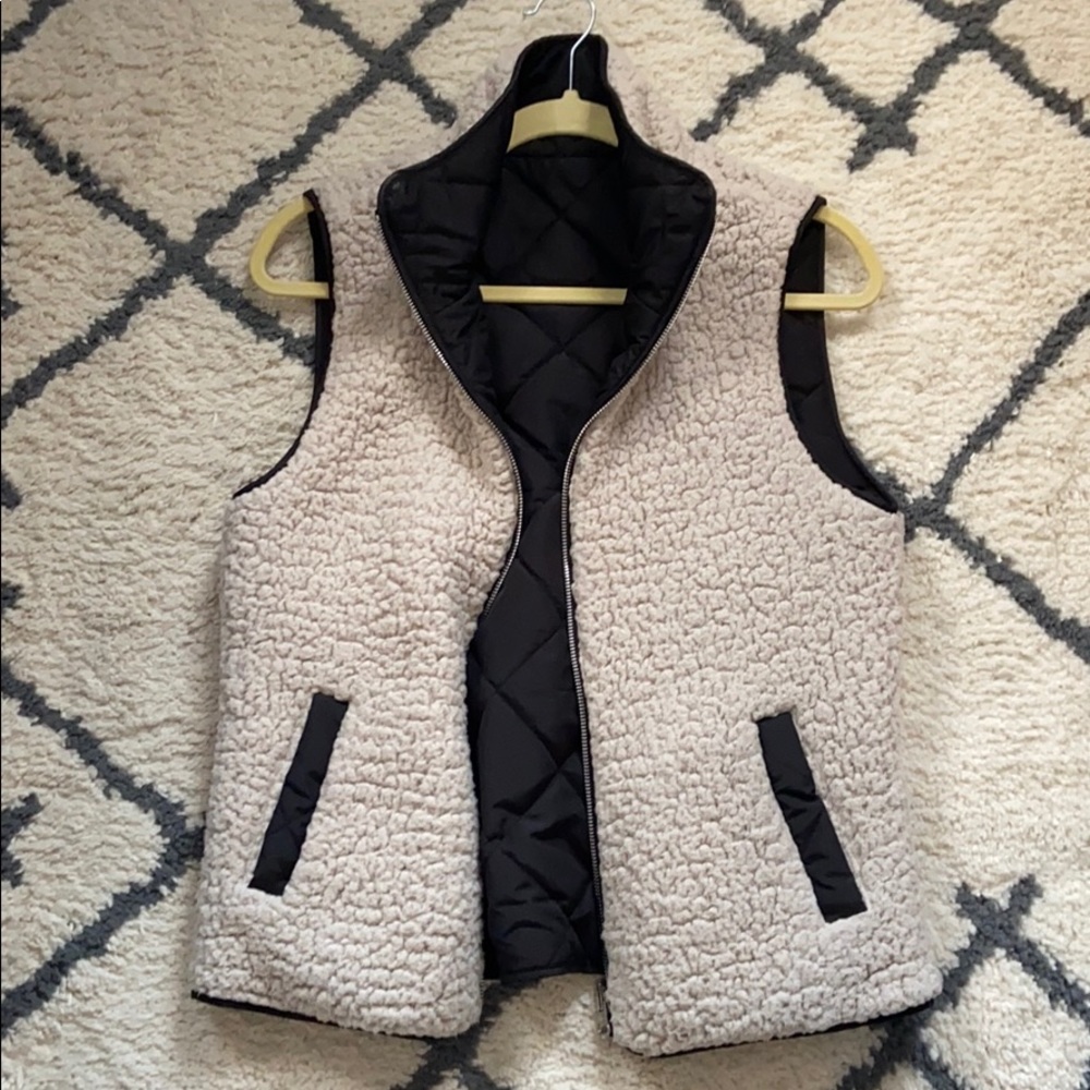 Reversible vest